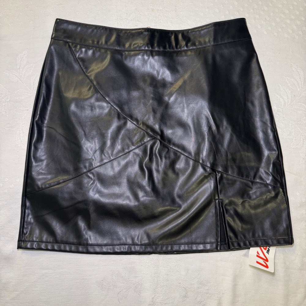 We1Fit Women's Black Faux Leather Mini Skirt Skort Paneled Front Slit Size M New